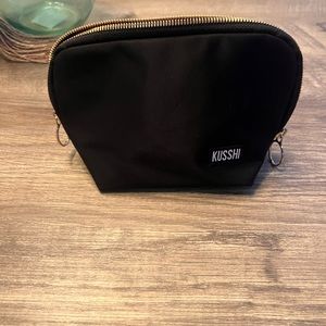 Kusshi makeup case